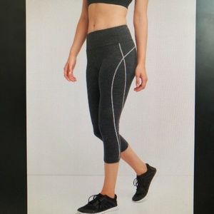 NWT Gap gFast Capri contour seam Gray Size Medium